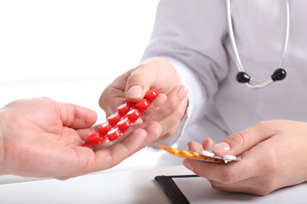 Gydytojas skiria tabletes osteochondrozei gydyti